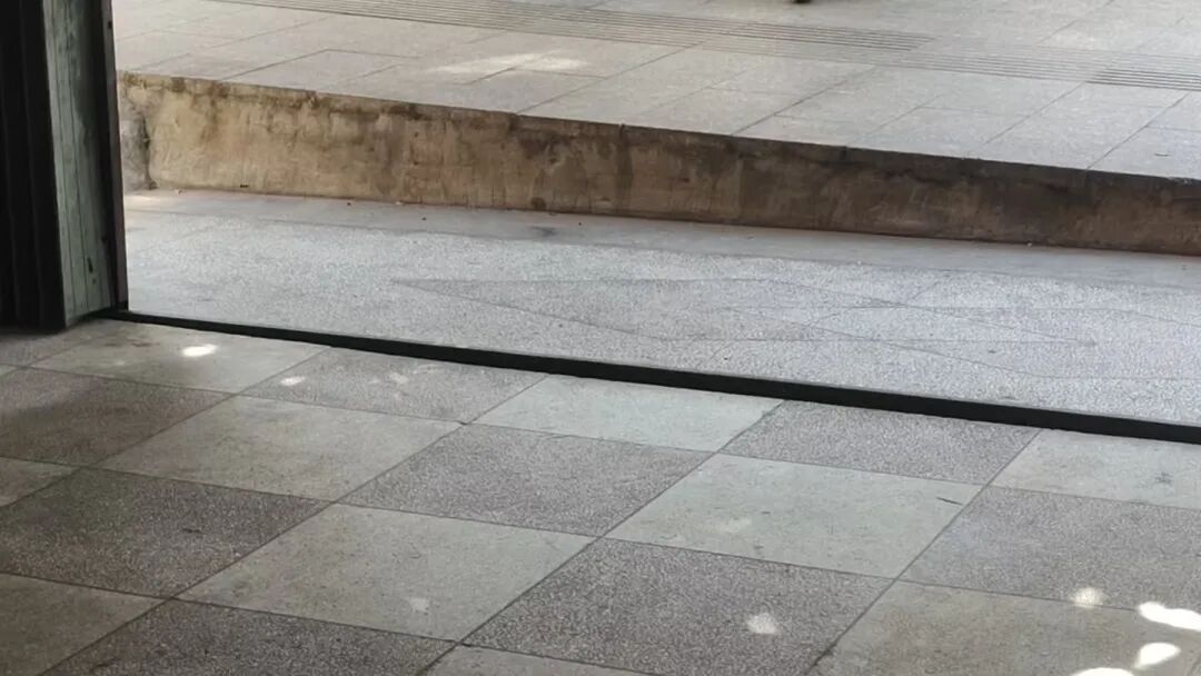 DƬ
